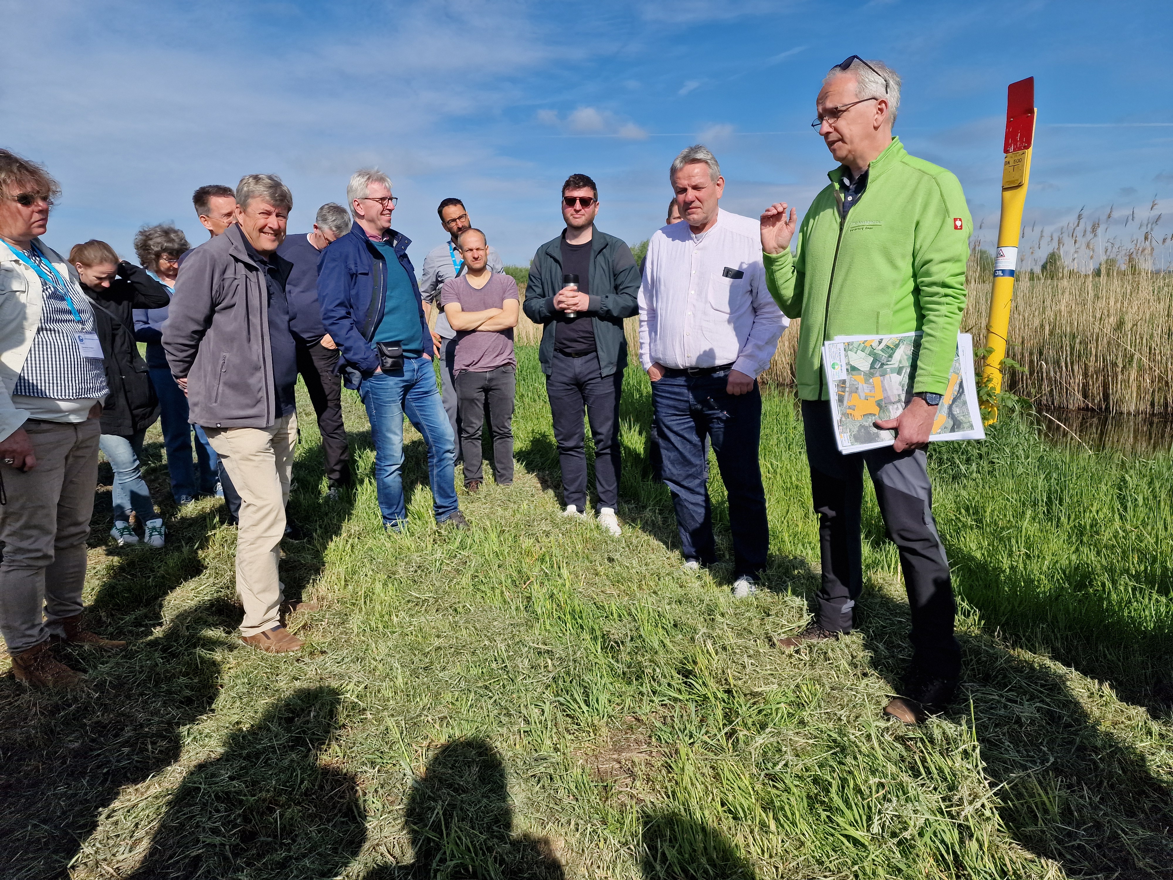 Landschaftstagung 2025 der Forschungsgesellschaft für Straßen- und Verkehrswesen Gruppe von Teilnehmern der Tagung in der Natur