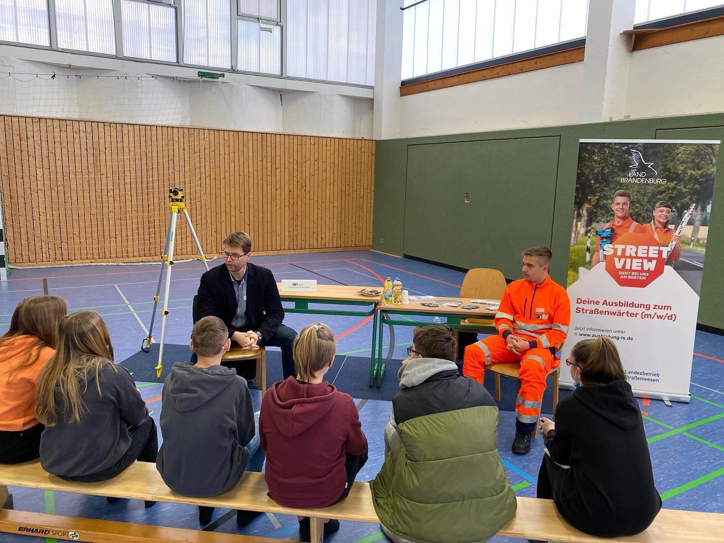 Speed-Dating mit dem Landesbetrieb Straßenwesen in Brücker Oberschule