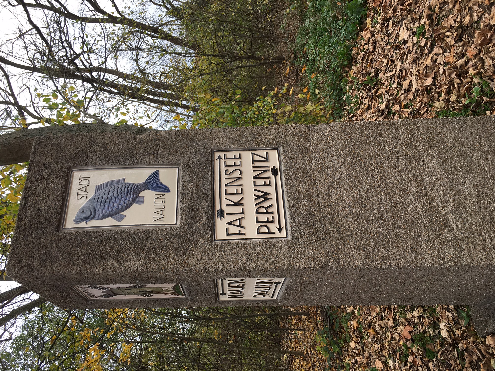 Historische Verkehrssäule bei Alt Brieselang 